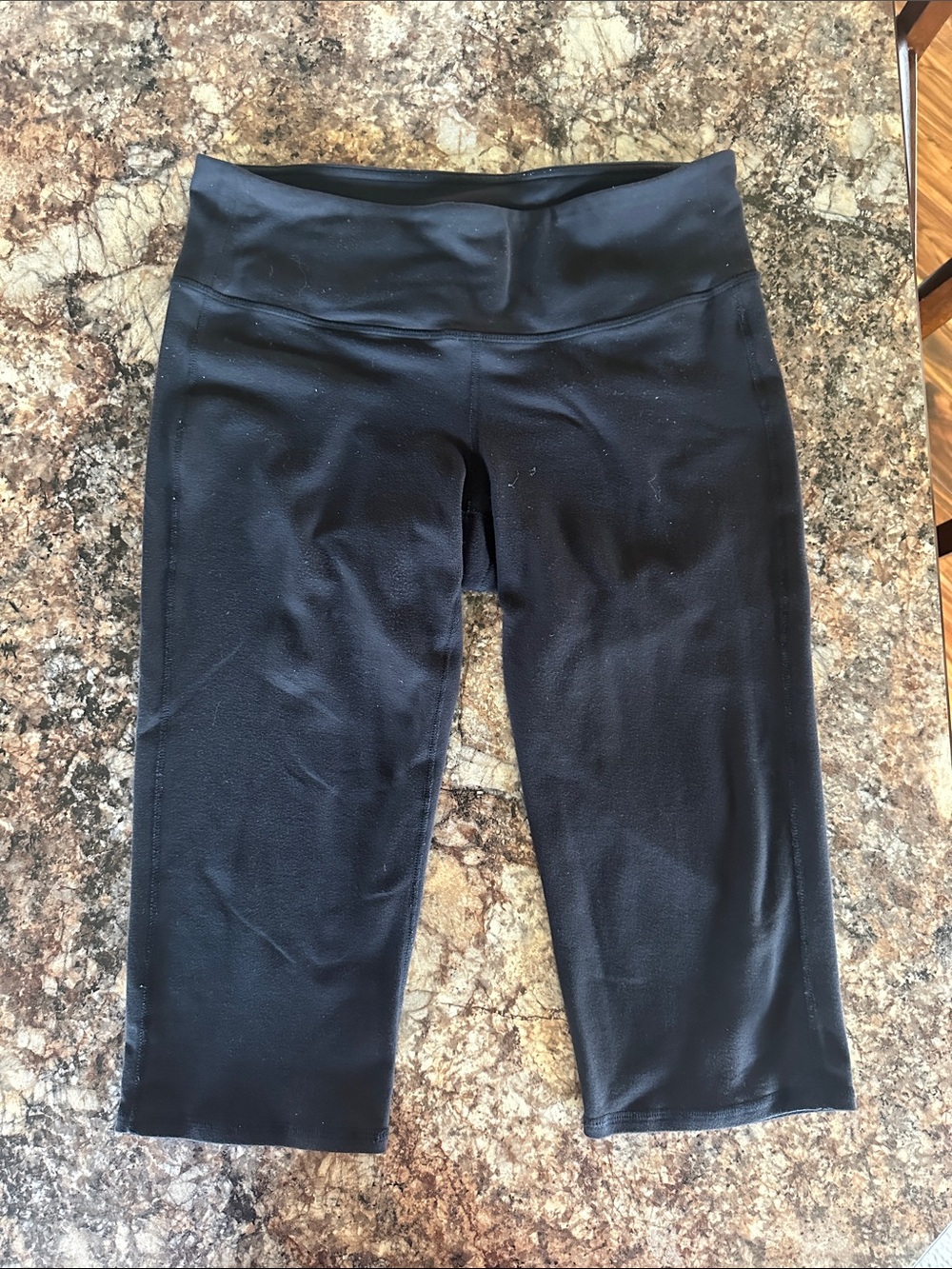Athleta Black Performance Capri Leggings